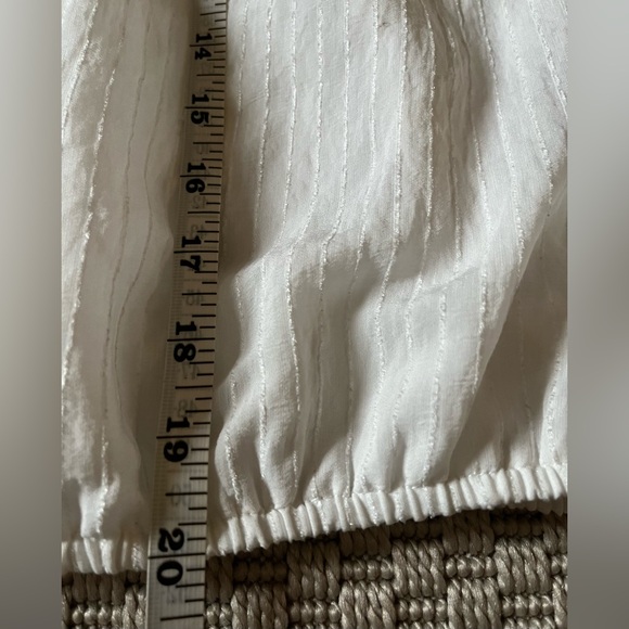 Preowned ASTR Label White V Neck Blouse Top with Ruched Sleeves - size M - Picture 14 of 14